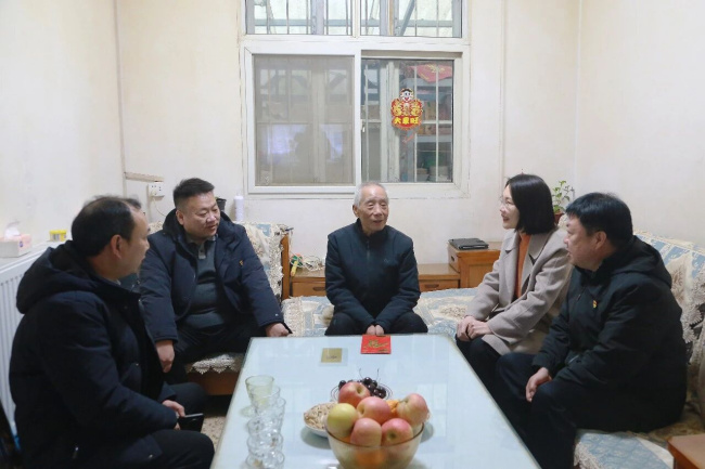 寒冬送暖 | 宜阳法院党组走访慰问退休老干部