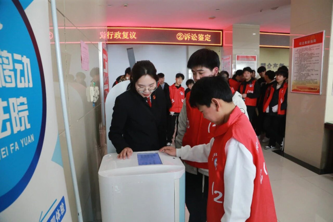 宜法暖阳 |  零距离探秘法院，这群学生玩嗨了！