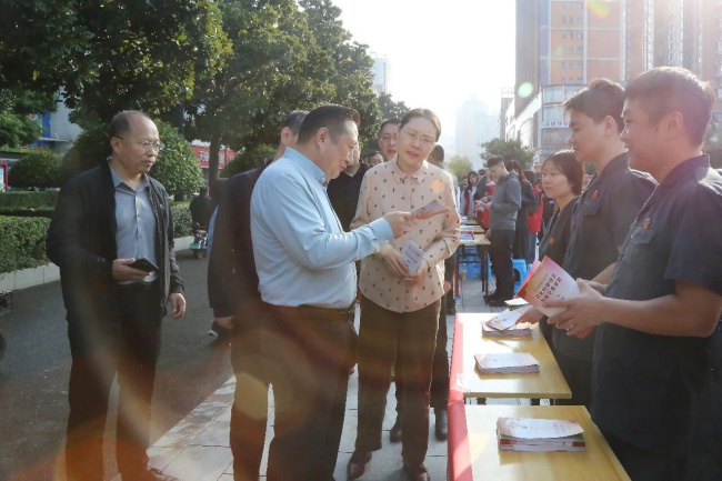 宜阳法院积极参加全县深化扫黑除恶专项斗争集中宣传活动
